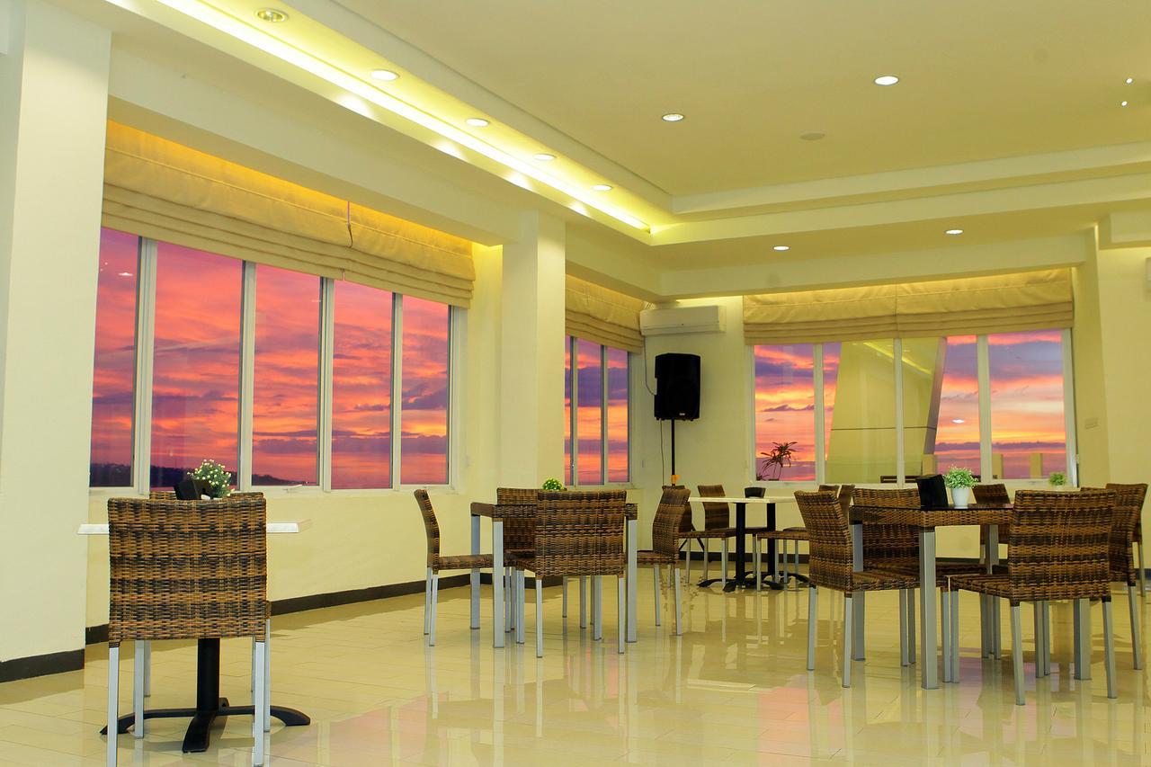 Big Fish Hotel Manado Exteriör bild